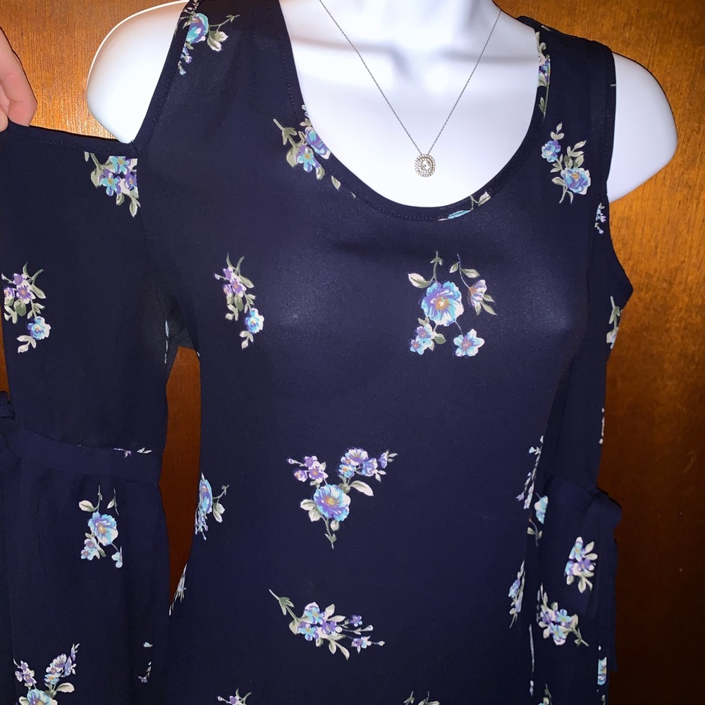 🥀✨ NWOT Off The Shoulder Floral Top ✨🥀